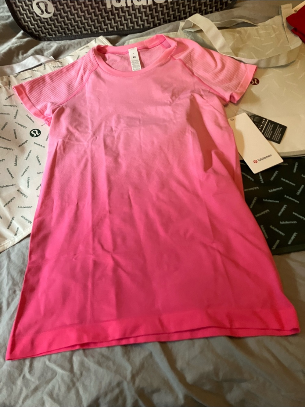 NWT Lululemon Swiftly Tech Short Sleeve 2.0, Sz 6, Ombre Strawberry Multi